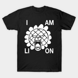 i am lion and be scared of me T-Shirt